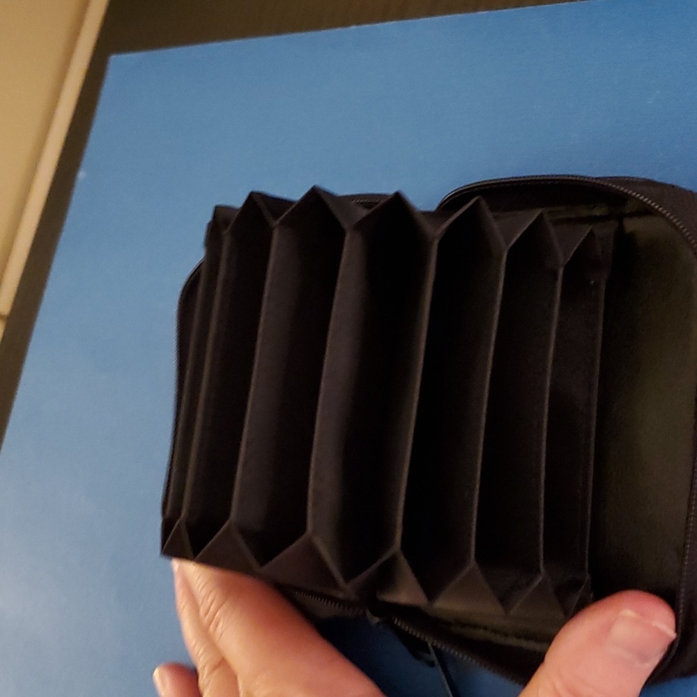 WOMENS CREDIT CARD HOLDER - Picture 3 of 5